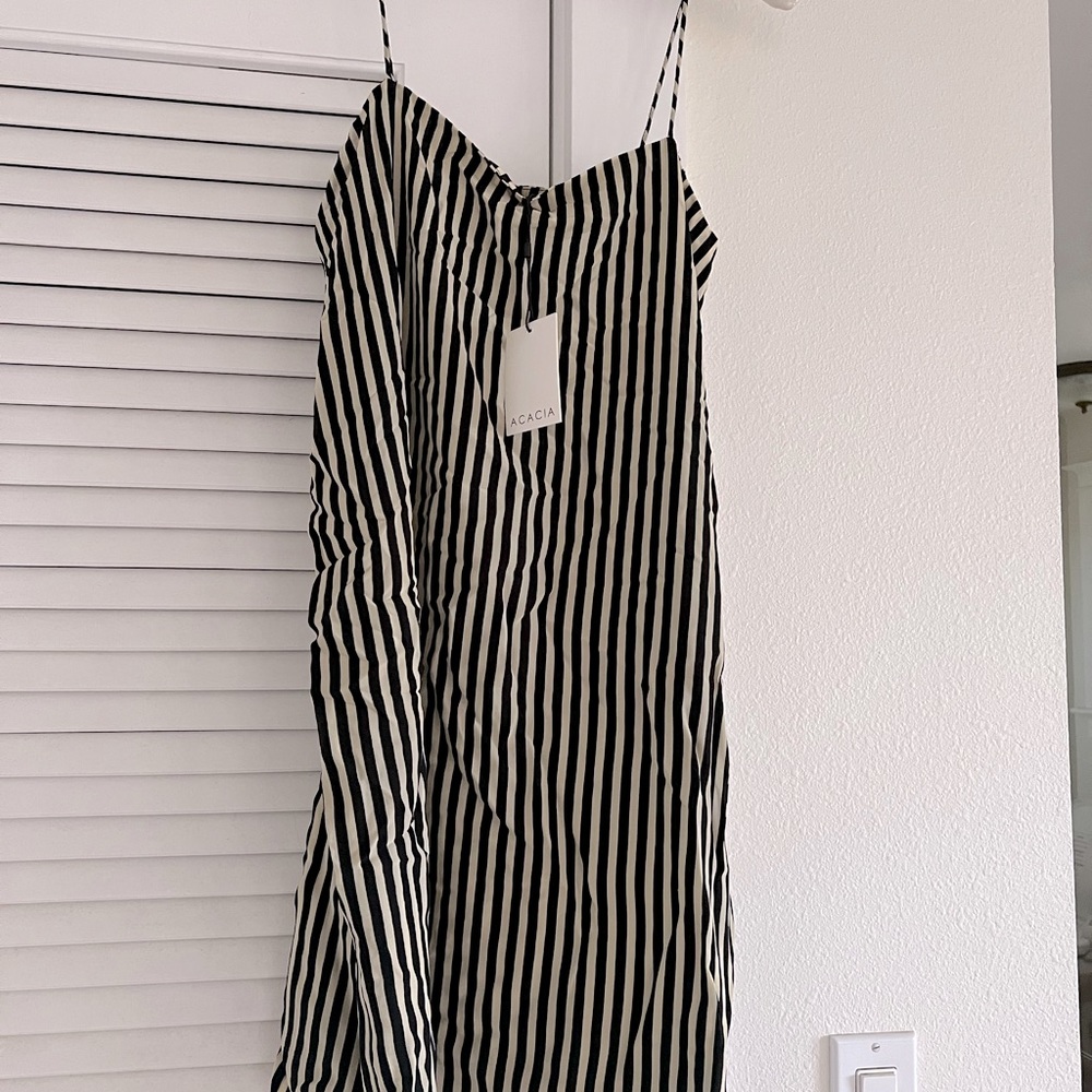 ACACIA Sina dress in Paris